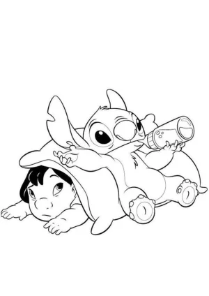 Stich bebiendo de una mamila acostado para dormir